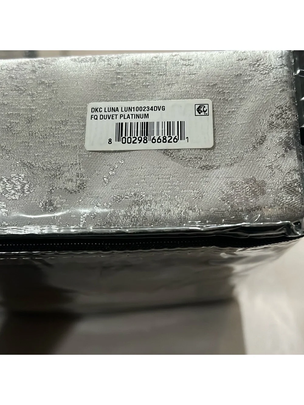 Donna Karan Luna Duvet Cover in Platinum, NWT, Size Full/Queen